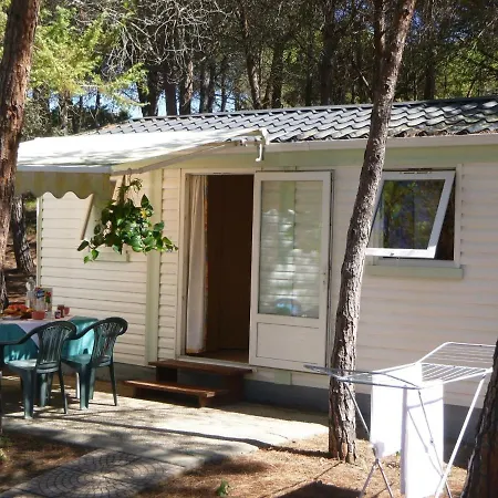 Inviting Mobile Home In Sorso With Shared Pool סורסו