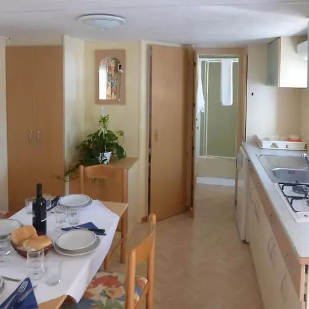 Inviting Mobile Home In Sorso With Shared Pool סורסו