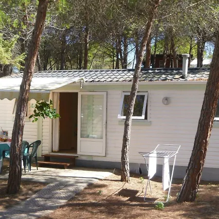 Inviting Mobile Home In Sorso With Shared Pool סורסו